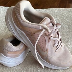 NIKE Quest 5 running Women's Pink Athletic Shoes